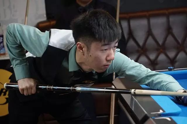 双方在交流 双方在交流