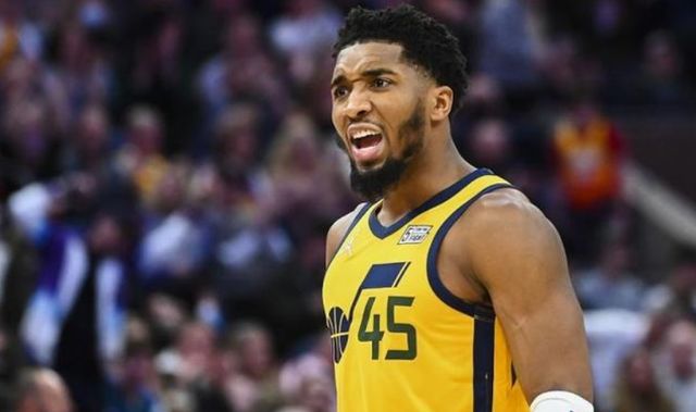 否在防守端 否在防守端