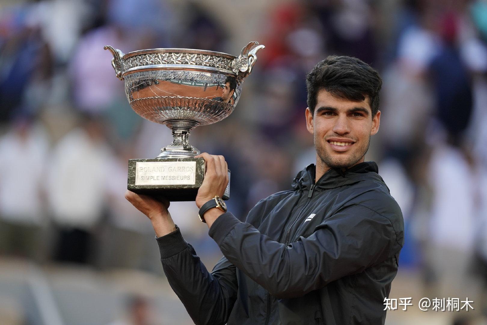 也得益于其 也得益于其