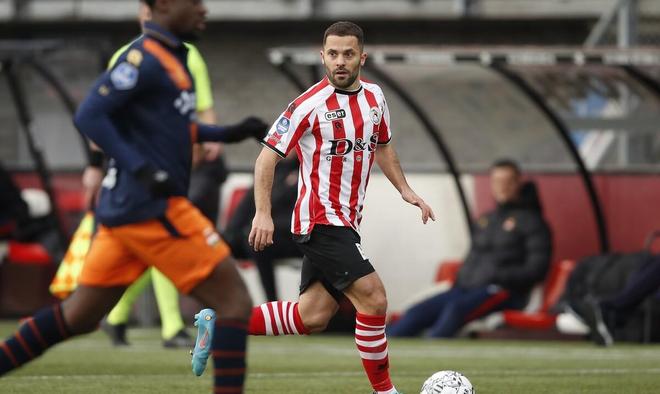 年轻球员成 年轻球员成